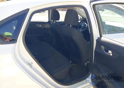 2019 Kia Forte Lxs z USA, uszkodzony, nr VIN 3KPF24AD5KE045913